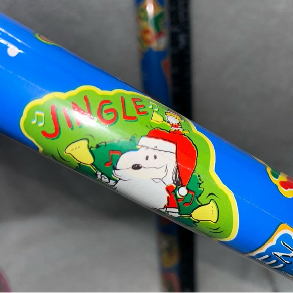 Peanuts 2012 Christmas Gift Wrap 20 sq ft 2 rolls Snoopy Charlie Sally Brown - Picture 7 of 12